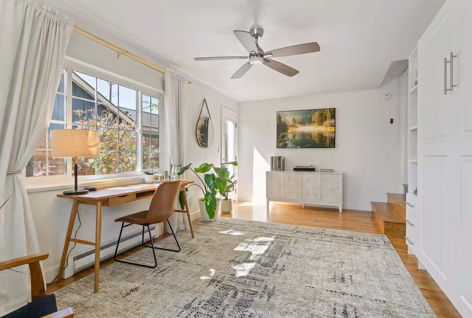 Sunny Solarium Retreat in the Heart of Reno - Reno, Nevada