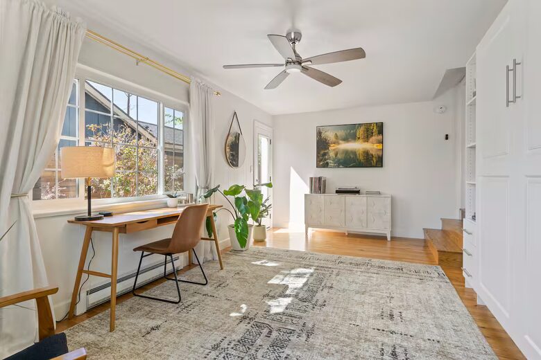 Sunny Solarium Retreat in the Heart of Reno - Reno, Nevada