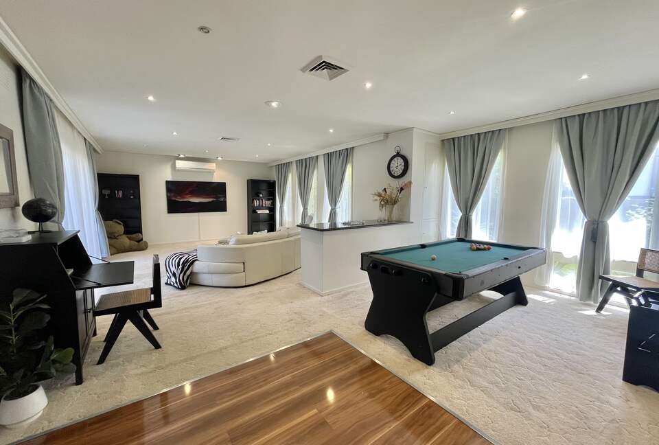 Brighton Blissful | A Poolside Coastal Retreat - Brighton East, Australia