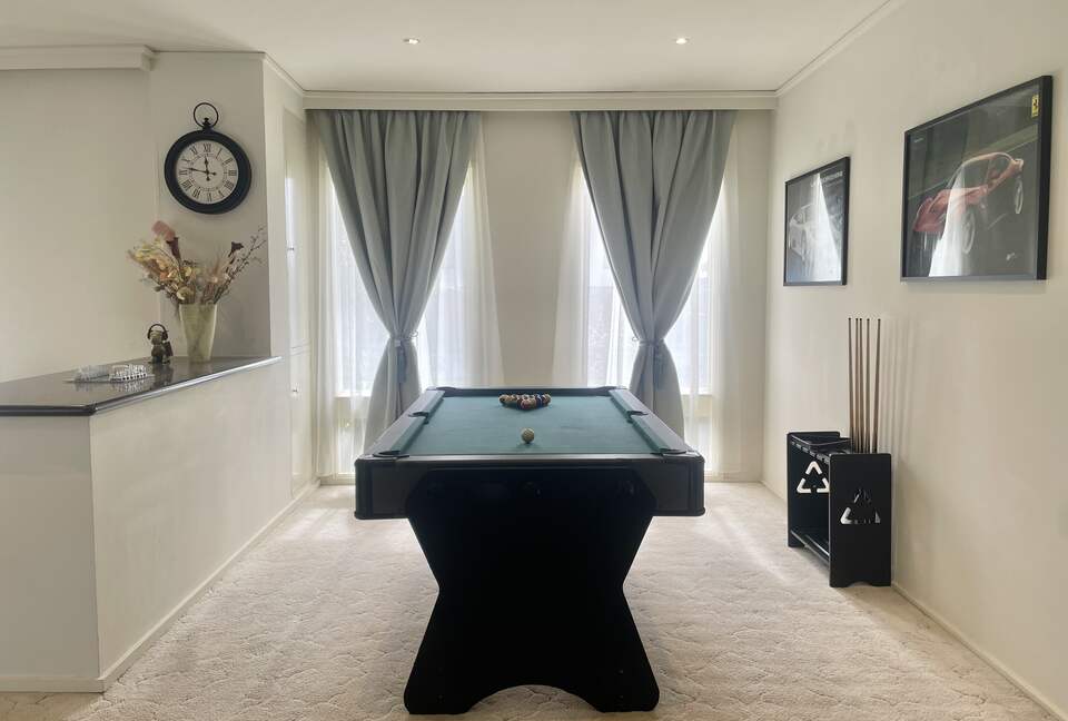 Brighton Blissful | A Poolside Coastal Retreat - Brighton East, Australia