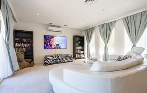 Brighton Blissful | A Poolside Coastal Retreat - Brighton East, Australia