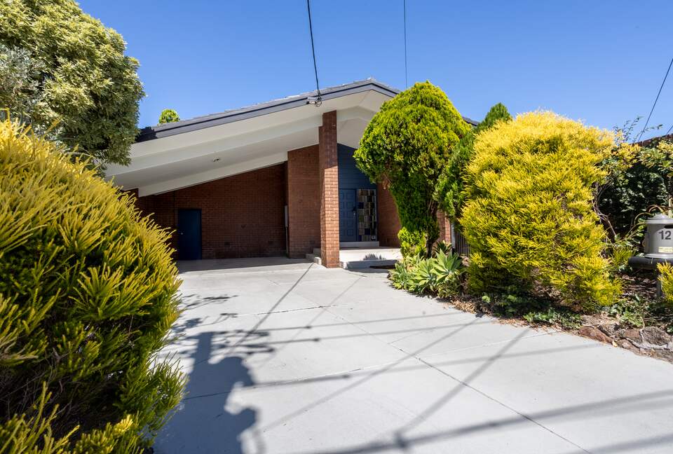 Brighton Blissful | A Poolside Coastal Retreat - Brighton East, Australia