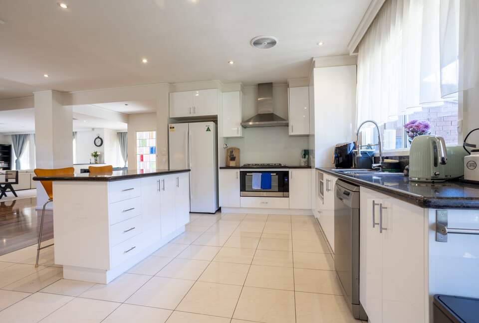 Brighton Blissful | A Poolside Coastal Retreat - Brighton East, Australia