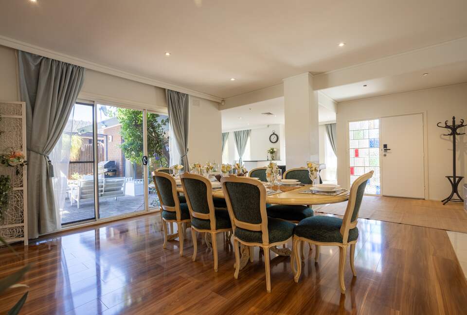 Brighton Blissful | A Poolside Coastal Retreat - Brighton East, Australia