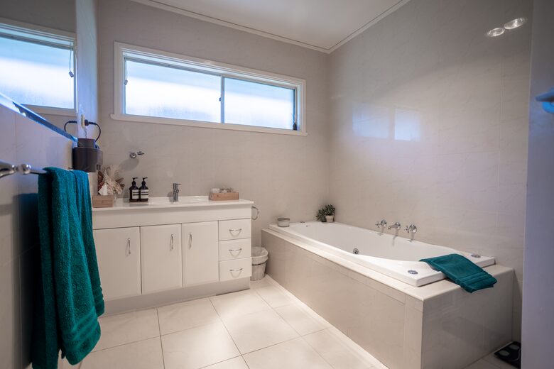 Brighton Blissful | A Poolside Coastal Retreat - Brighton East, Australia