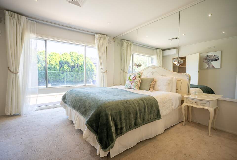 Brighton Blissful | A Poolside Coastal Retreat - Brighton East, Australia