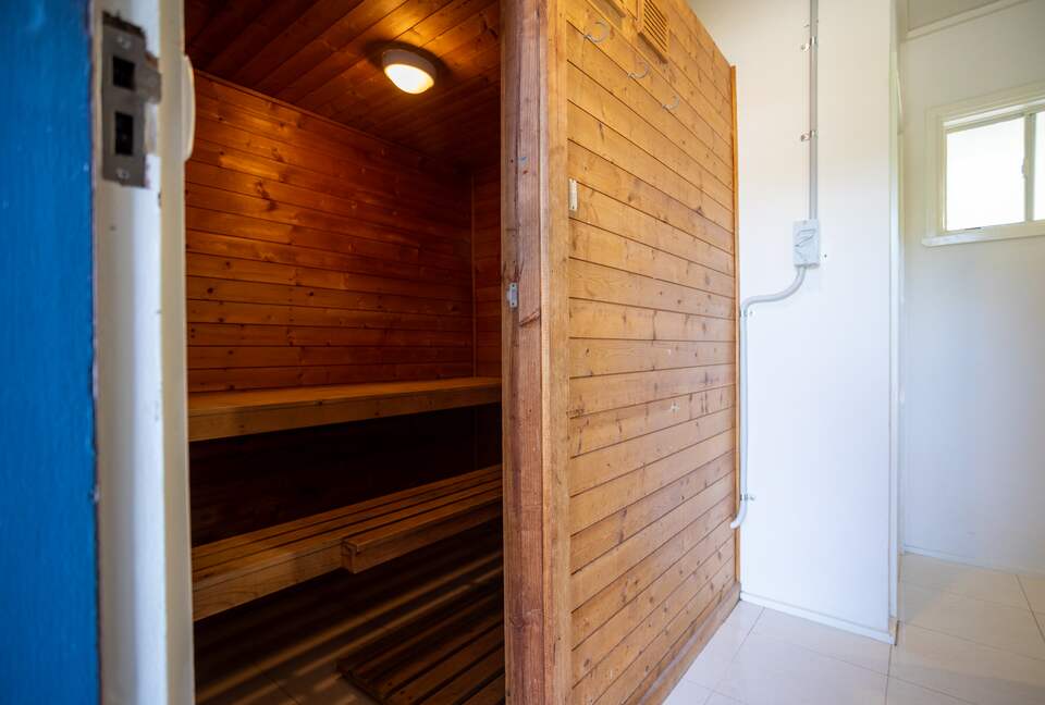 Brighton Blissful | A Poolside Coastal Retreat - Brighton East, Australia