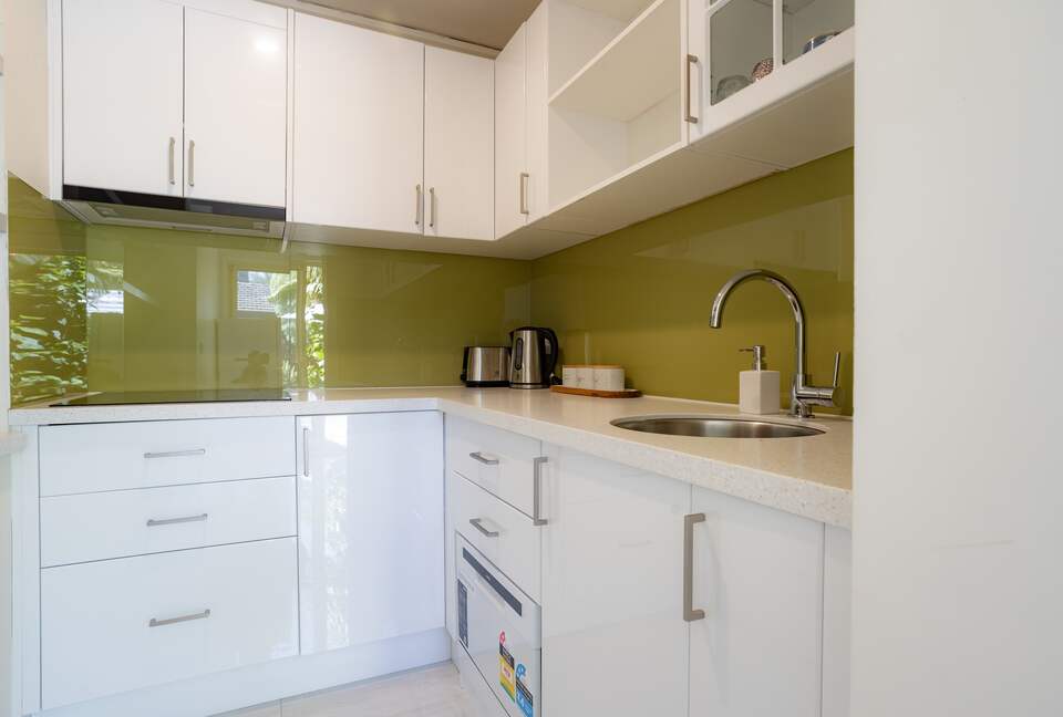 Brighton Blissful | A Poolside Coastal Retreat - Brighton East, Australia