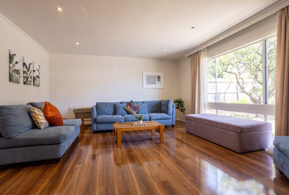 Brighton Blissful | A Poolside Coastal Retreat - Brighton East, Australia