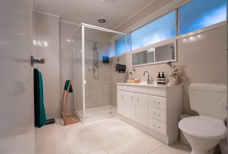 Brighton Blissful | A Poolside Coastal Retreat - Brighton East, Australia