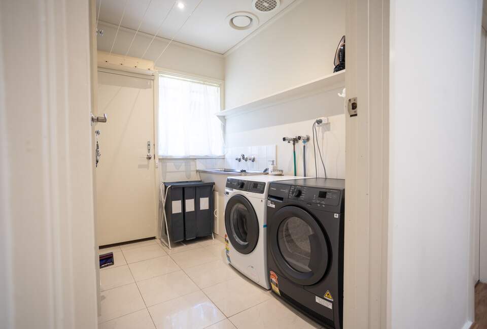 Brighton Blissful | A Poolside Coastal Retreat - Brighton East, Australia