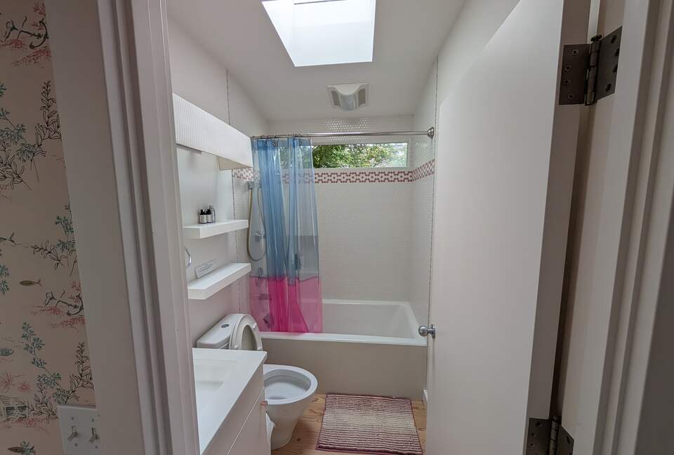 Guest bedroom A bathroom