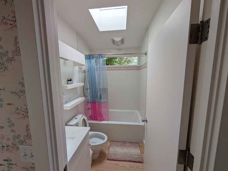 Guest bedroom A bathroom