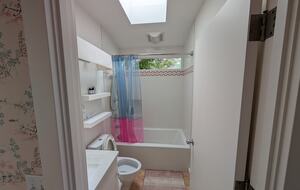 Guest bedroom A bathroom