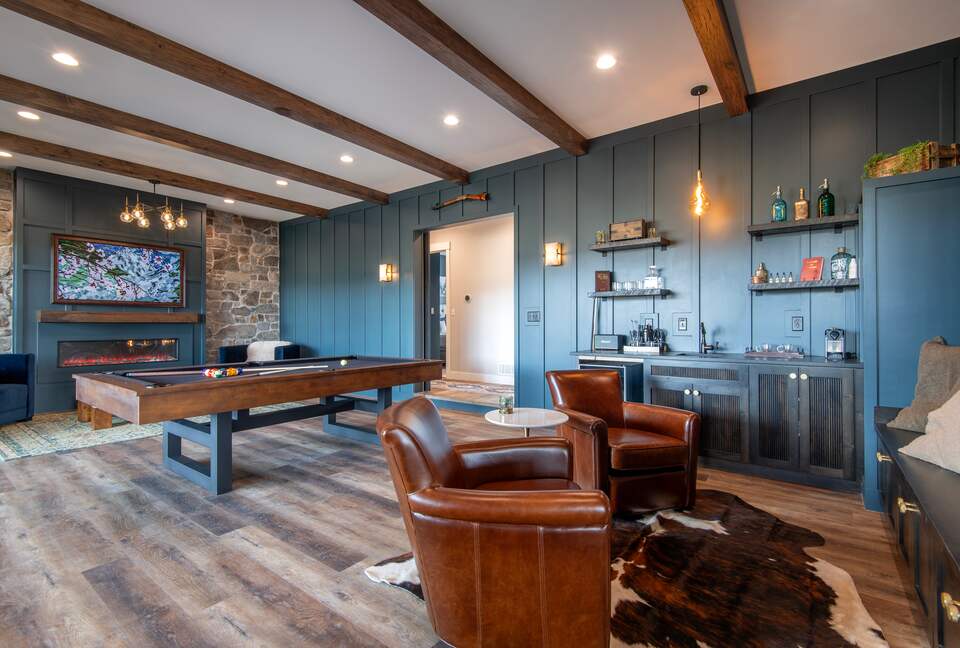 Teton lounge - the modern speakeasy with Teton range views