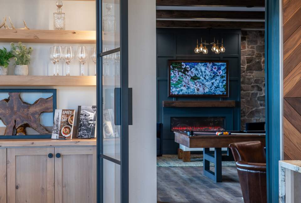 Teton lounge - the modern speakeasy with Teton range views