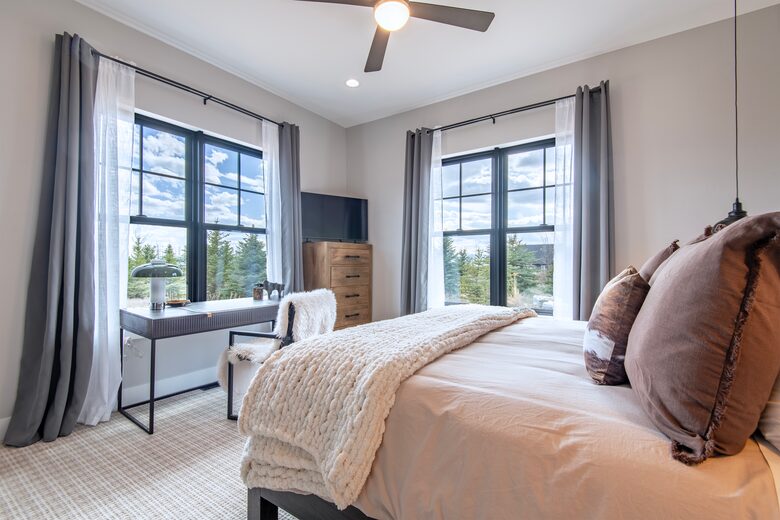 Tatanka Suite w/ Luxury King Bed and private workspace