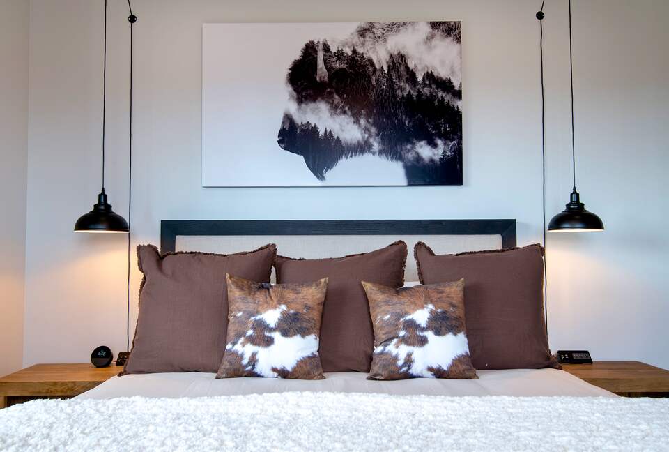 Tatanka Suite King Bed