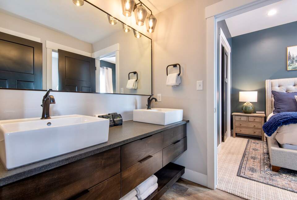 Sequoia Suite J&J Bathroom w/ Double Sinks & custom cabinets