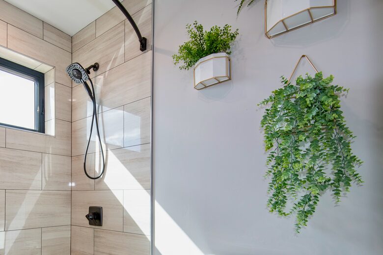 Sequoia Suite Bath & Shower