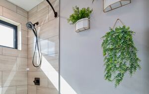 Sequoia Suite Bath & Shower