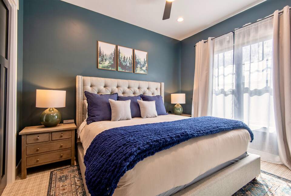 Sequioa Suite - Dark moods w/ Luxury King Bed & cozy decor