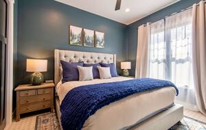 Sequioa Suite - Dark moods w/ Luxury King Bed & cozy decor