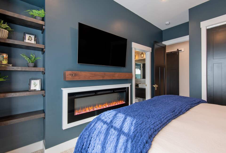 Sequioa Suite w/ Luxury King Bed & private fireplace