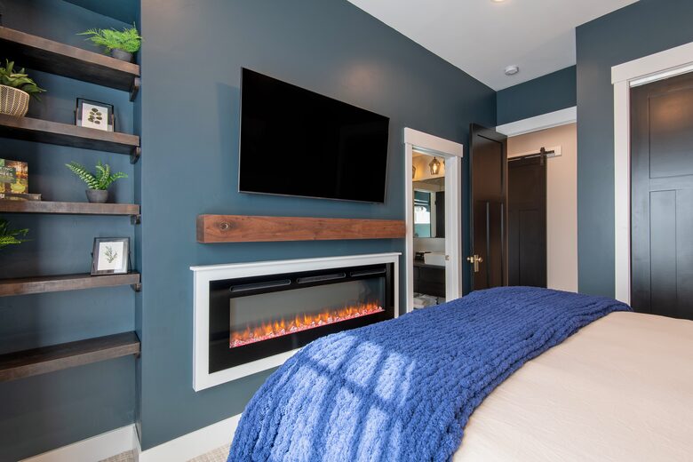 Sequioa Suite w/ Luxury King Bed & private fireplace