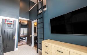 Alpenglow retreat sleeps 6 w/ built-in bunks & private loft