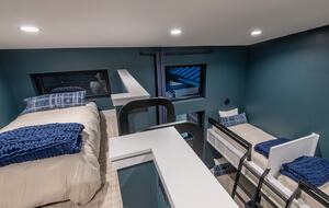 Alpenglow retreat sleeps 6 w/ built-in bunks & private loft