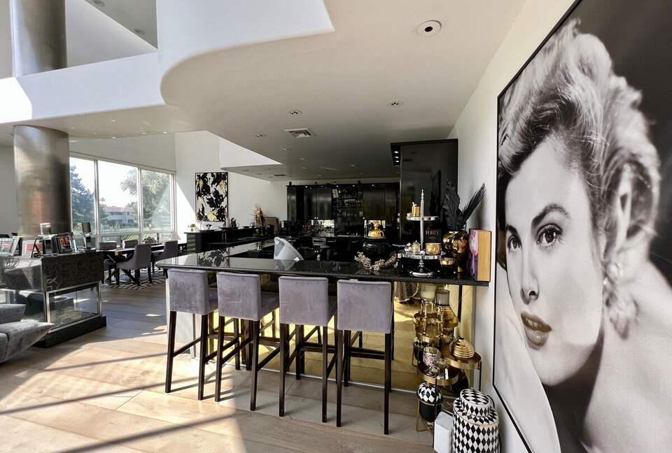 Art Deco Haven Overlooking the Las Vegas Strip - Las Vegas, Nevada