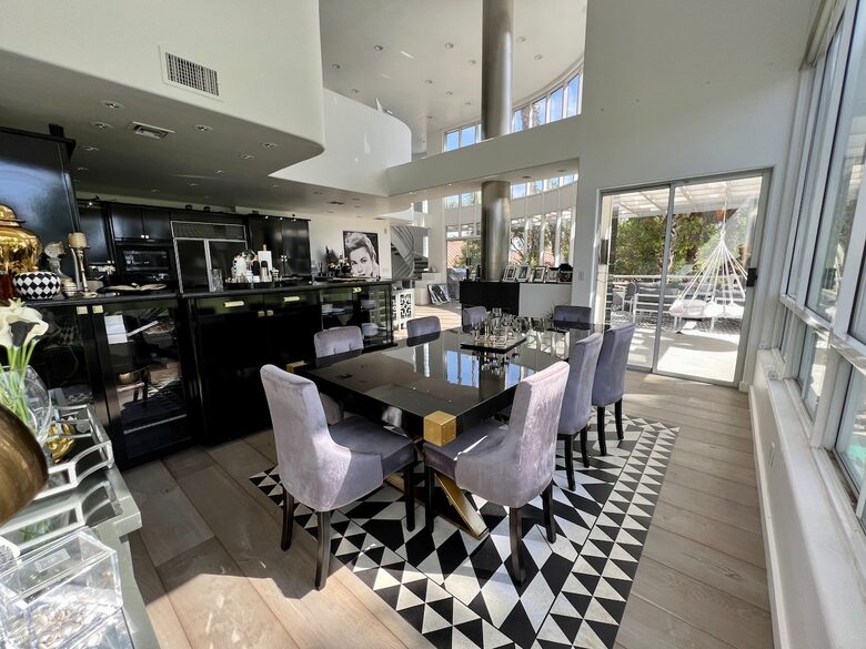 Art Deco Haven Overlooking the Las Vegas Strip - Las Vegas, Nevada