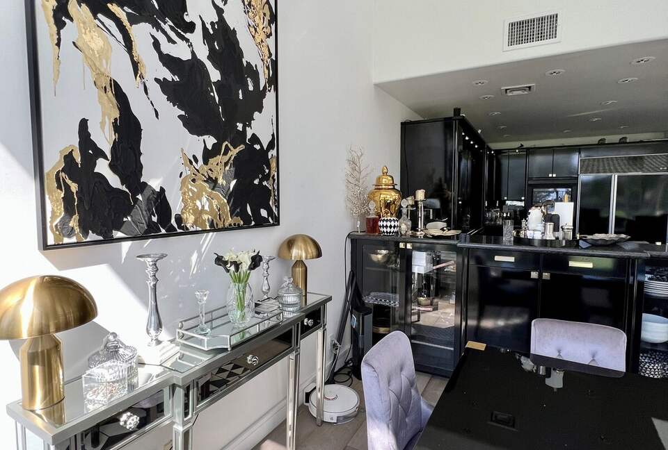 Art Deco Haven Overlooking the Las Vegas Strip - Las Vegas, Nevada