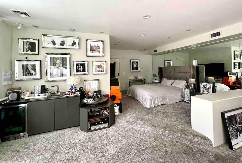 Art Deco Haven Overlooking the Las Vegas Strip - Las Vegas, Nevada