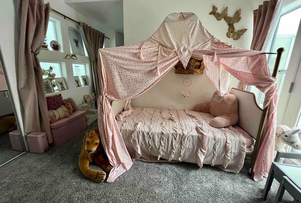 Art Deco Haven Overlooking the Las Vegas Strip - Las Vegas, Nevada