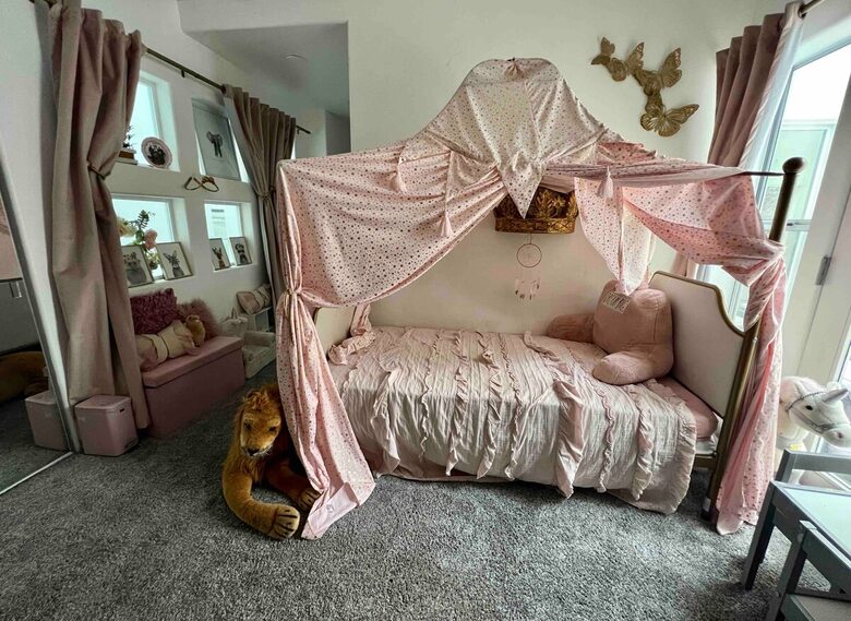 Art Deco Haven Overlooking the Las Vegas Strip - Las Vegas, Nevada