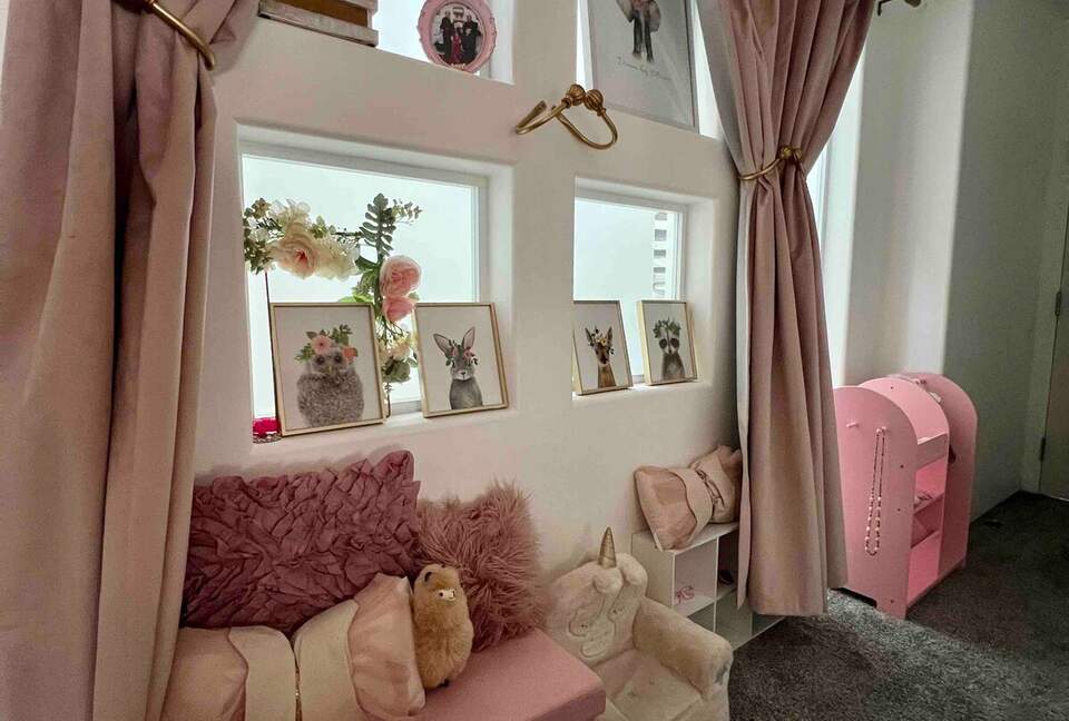 Art Deco Haven Overlooking the Las Vegas Strip - Las Vegas, Nevada