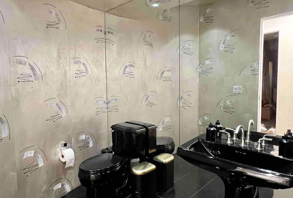 Art Deco Haven Overlooking the Las Vegas Strip - Las Vegas, Nevada