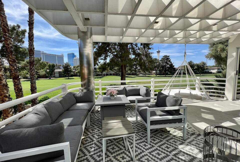 Art Deco Haven Overlooking the Las Vegas Strip - Las Vegas, Nevada