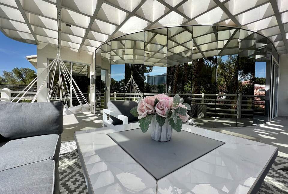 Art Deco Haven Overlooking the Las Vegas Strip - Las Vegas, Nevada