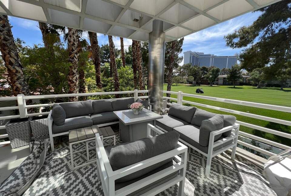 Art Deco Haven Overlooking the Las Vegas Strip - Las Vegas, Nevada