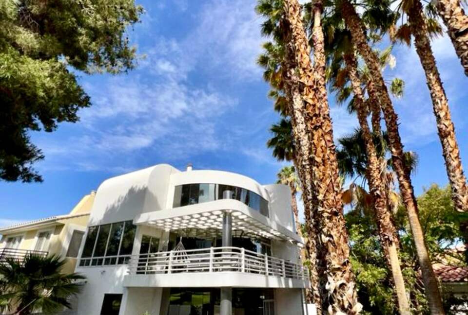 Art Deco Haven Overlooking the Las Vegas Strip - Las Vegas, Nevada