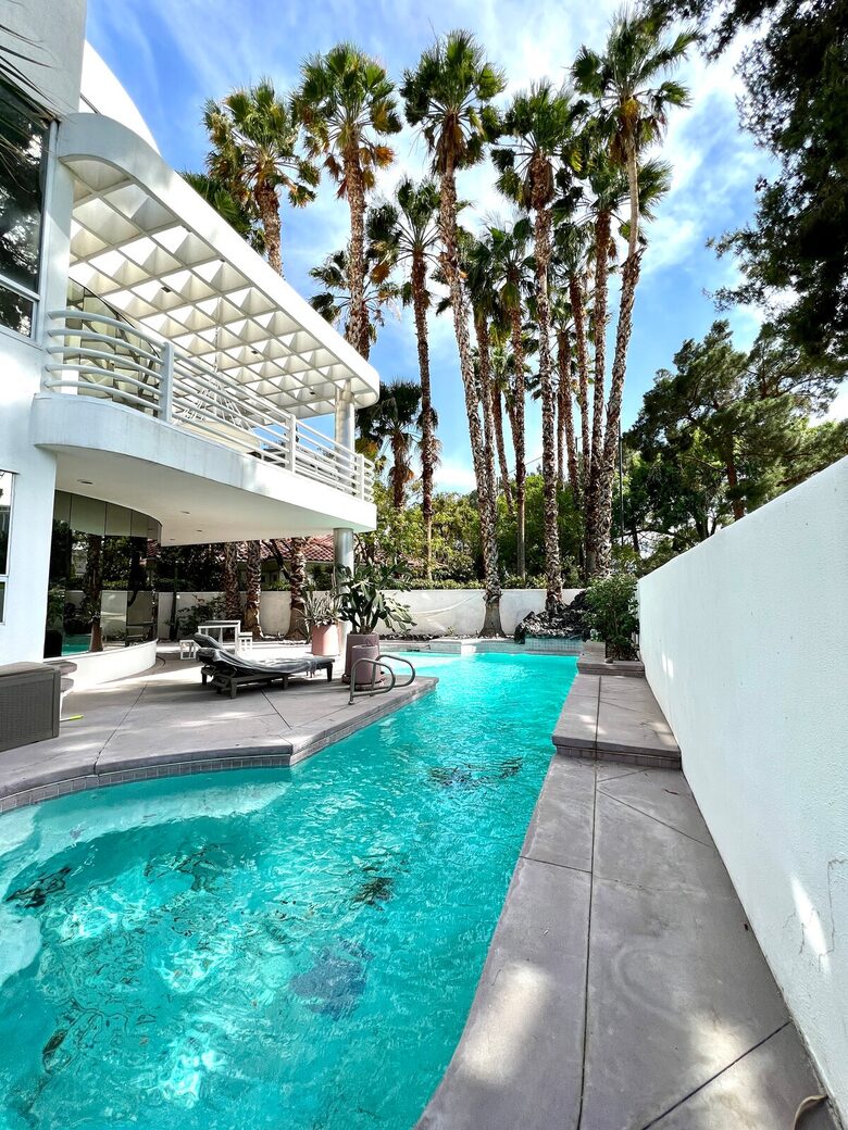 Art Deco Haven Overlooking the Las Vegas Strip - Las Vegas, Nevada