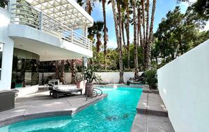 Art Deco Haven Overlooking the Las Vegas Strip - Las Vegas, Nevada