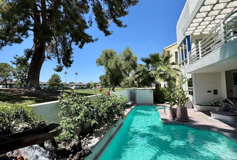 Art Deco Haven Overlooking the Las Vegas Strip - Las Vegas, Nevada