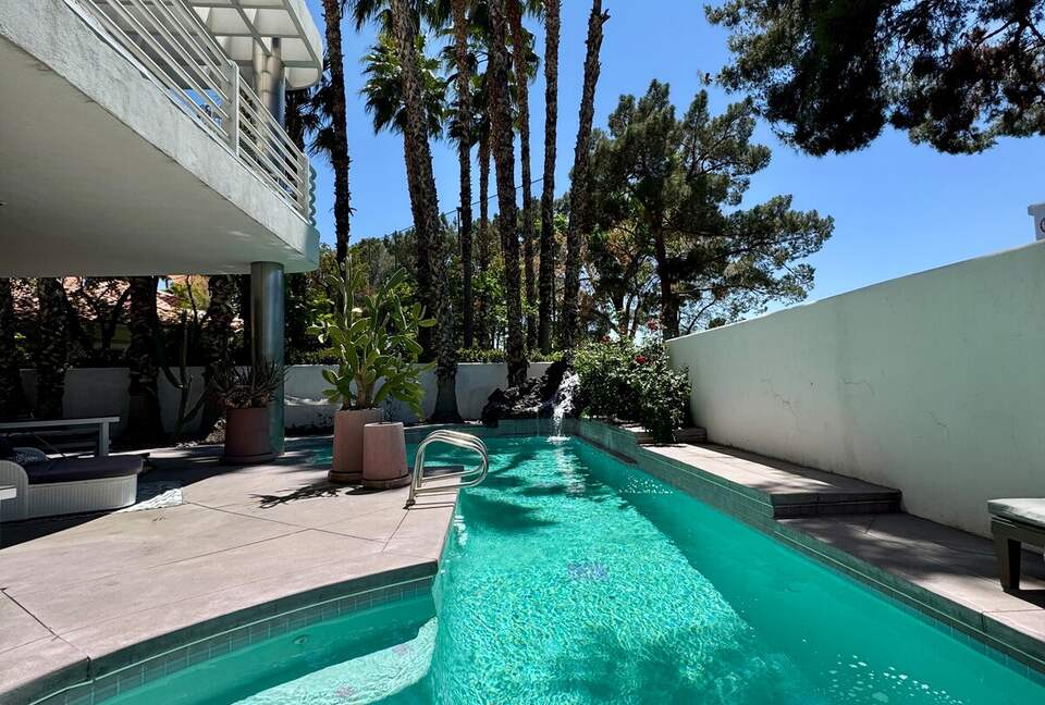 Art Deco Haven Overlooking the Las Vegas Strip - Las Vegas, Nevada