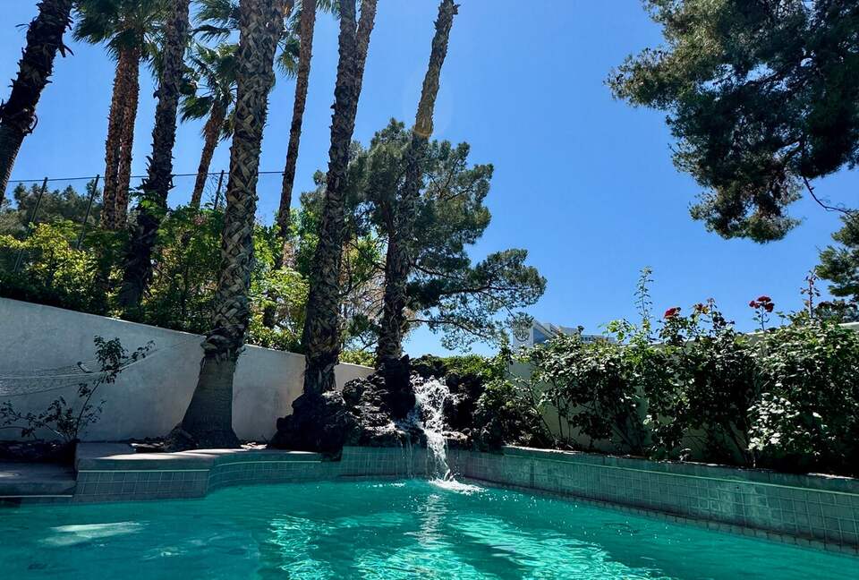 Art Deco Haven Overlooking the Las Vegas Strip - Las Vegas, Nevada