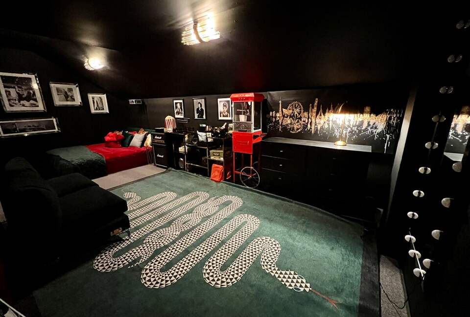 Art Deco Haven Overlooking the Las Vegas Strip - Las Vegas, Nevada