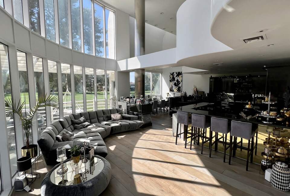 Art Deco Haven Overlooking the Las Vegas Strip - Las Vegas, Nevada